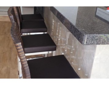 Banqueta Flórida Estofada Fechada